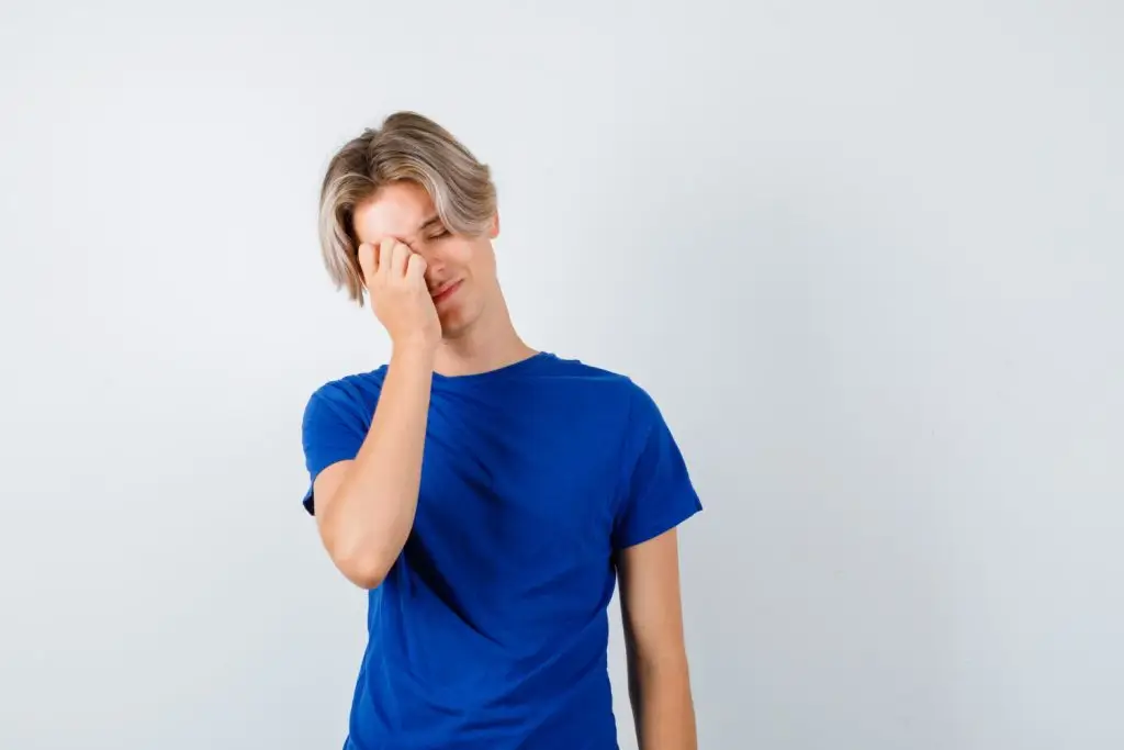 Pain in the eye on blinking
