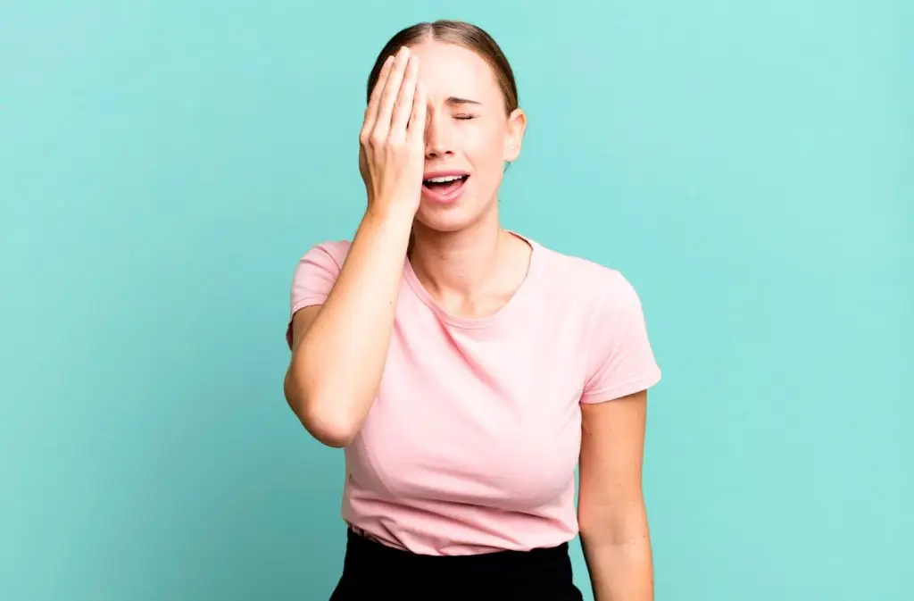 Pain in the right eye when blinking